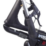STRIDA SX Matte Black - 1 versnelling - design fiets - design vouwfiets - driehoekig - driehoekige - driehoekige vouwfiets - fiets - kopen - lichtgewicht - nieuw - opvouwbare fiets - Plooibare fiets - Plooifiets - plooifiets kopen - plooifietsen kopen - strida - strida design vouwfiets - sx - te koop - unieke vouwfiets - vouwfiets - vouwfiets kopen - vouwfietsen - vouwfietsen kopen - vouwfietsenwinkel - winkel