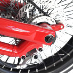 STRIDA SX Red Devil - 1 versnelling - 18 inch - design fiets - design vouwfiets - driehoekig - driehoekige - driehoekige vouwfiets - fiets - kopen - lichtgewicht - nieuw - opvouwbare fiets - Plooibare fiets - Plooifiets - plooifiets kopen - plooifietsen kopen - strida - strida design vouwfiets - sx - te koop - unieke vouwfiets - vouwfiets - vouwfiets kopen - vouwfietsen - vouwfietsen kopen - vouwfietsenwinkel - winkel