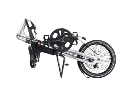 STRIDA SX Silver Brush - Black details - 18 pouces - à vendre - acheter - Acheter des vélos pliables - Acheter des vélos pliants - Acheter un vélo pliable - Acheter un vélo pliant - forme triangulaire - Léger - Magasin - Magasin de vélo pliant - nouveau - strida - sx - triangulaire - vélo - vélo compact - Vélo design - vélo pliable - vélo pliant - Vélo pliant design - vélo pliant design strida - Vélo pliant triangulaire - vélo pliant unique - Vélos pliable - Vélos pliants - Vitesse unique