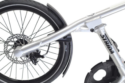 STRIDA SX Silver Brush - Black details - 18 pouces - à vendre - acheter - Acheter des vélos pliables - Acheter des vélos pliants - Acheter un vélo pliable - Acheter un vélo pliant - forme triangulaire - Léger - Magasin - Magasin de vélo pliant - nouveau - strida - sx - triangulaire - vélo - vélo compact - Vélo design - vélo pliable - vélo pliant - Vélo pliant design - vélo pliant design strida - Vélo pliant triangulaire - vélo pliant unique - Vélos pliable - Vélos pliants - Vitesse unique