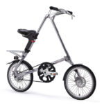 STRIDA Evo 3S Slick Silver STRIDA Evo 3S Slick Silver - Design Fahrrad - Design Faltrad - Drei Gang - dreieckig - dreieckiges - Dreieckiges Faltrad - einzigartiges Faltrad - evo 3s - Fahrrad - Faltbares Fahrrad - Faltbares Fahrrad kaufen - Faltbares Fahrräder kaufen - Faltrad - Faltrad-Shop - Falträder - Falträder kaufen - Geschäft - Kaufen - Klapprad - Klapprad kaufen - Leicht - neu - strida - Strida design Faltrad - Sturmey archer - zu verkaufen - zusammenklappbares Fahrrad