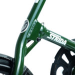 STRIDA SX Racing Green - 18 pouces - à vendre - acheter - Acheter des vélos pliables - Acheter des vélos pliants - Acheter un vélo pliable - Acheter un vélo pliant - forme triangulaire - Léger - Magasin - Magasin de vélo pliant - nouveau - strida - sx - triangulaire - vélo - vélo compact - Vélo design - vélo pliable - vélo pliant - Vélo pliant design - vélo pliant design strida - Vélo pliant triangulaire - vélo pliant unique - Vélos pliable - Vélos pliants - Vitesse unique