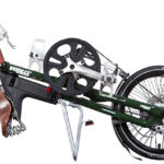 STRIDA SX Racing Green - 18 pouces - à vendre - acheter - Acheter des vélos pliables - Acheter des vélos pliants - Acheter un vélo pliable - Acheter un vélo pliant - forme triangulaire - Léger - Magasin - Magasin de vélo pliant - nouveau - strida - sx - triangulaire - vélo - vélo compact - Vélo design - vélo pliable - vélo pliant - Vélo pliant design - vélo pliant design strida - Vélo pliant triangulaire - vélo pliant unique - Vélos pliable - Vélos pliants - Vitesse unique