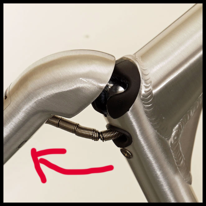 Comment remplacer la rotule d’un vélo pliant STRIDA ?